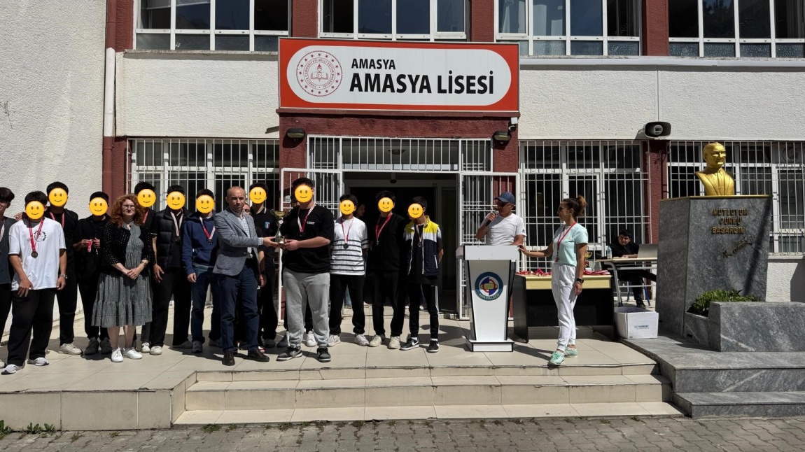 Kupa ve Madalya Töreni ile Gençlik Eğlencesi